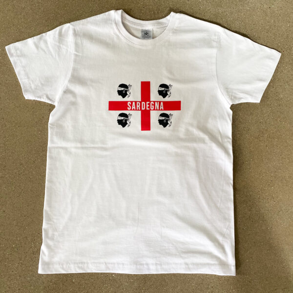 T-Shirt in Weiß mit Sardinien-Flagge & URL. Siebdruck mit Wasserfarben. 100 % Baumwolle, XS–XXL. Jetzt online bestellen.